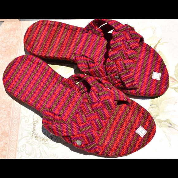 🏖Red/Brown Woven Kultura Slippers🏖 - Picture 2 of 9